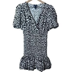 Scoop Women's Black and White Printed Smocked Dress Size Medium Short Sleeve